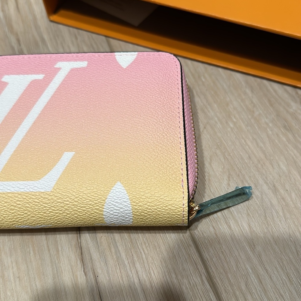 Wallet Fun Summer